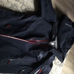 ARC’TERYX GORE-TEX JACKET SIZE SMALL